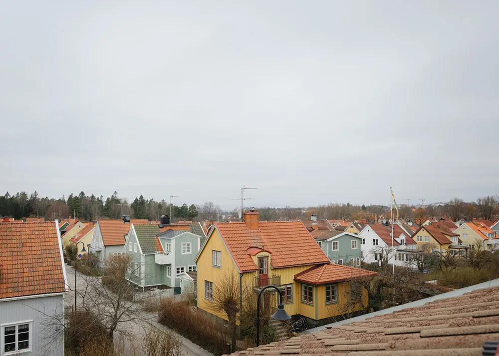 Szwedzka dacha z niespodziewanymi wnętrzami - Gallery image 33