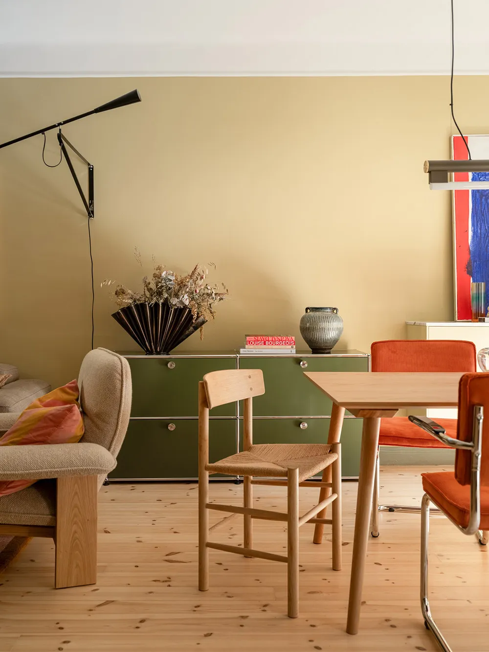 Interiores de arena con acentos llamativos: apartamento en Estocolmo (64 m²) - Gallery image 3