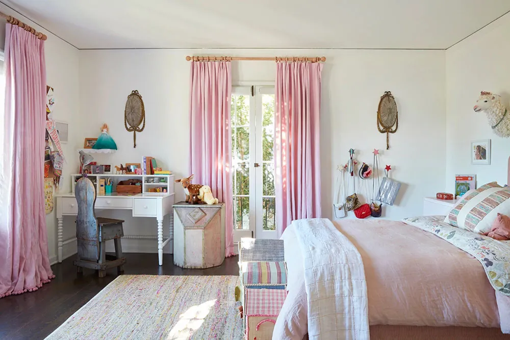 Joyeuses teintes estivales dans le design d'une villa espagnole en Californie - Gallery image 7