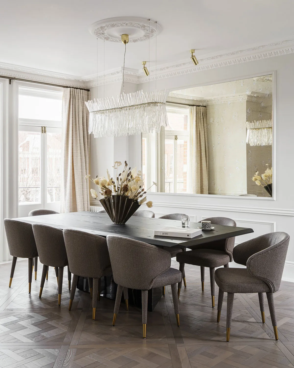 Glamour Notes in the Design of an Elegant Apartment of a Fashion Blogger in London - Gallery image 4