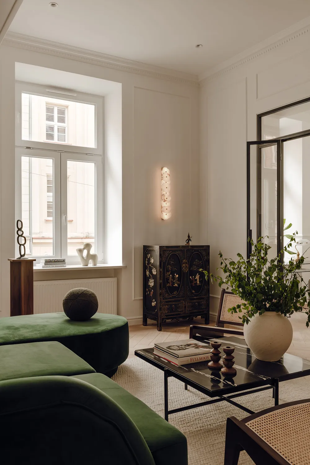 Elegant and Stylish Modern Interior with High Ceilings in Krakow - Gallery image 7