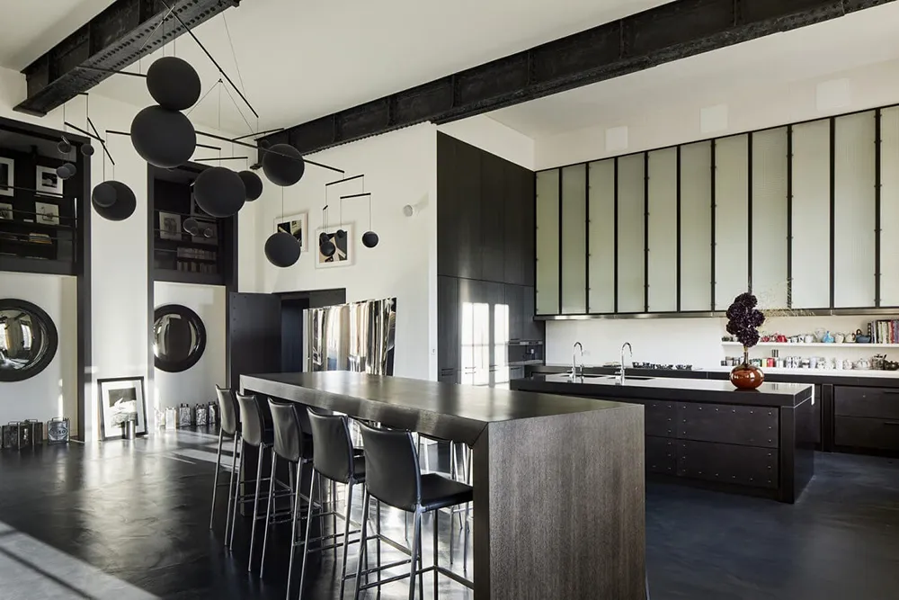Unique Designer Loft in Black-and-White Palette in London - Gallery image 9