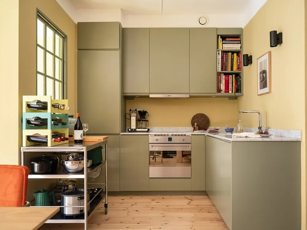 Interiores de arena con acentos llamativos: apartamento en Estocolmo (64 m²) - Gallery image 13