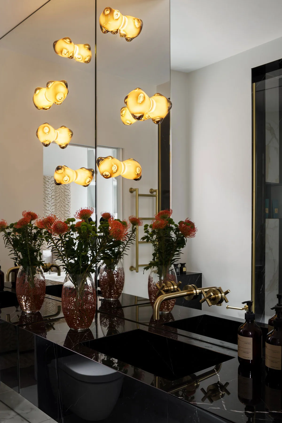 Glamour Notes in the Design of an Elegant Apartment of a Fashion Blogger in London - Gallery image 12