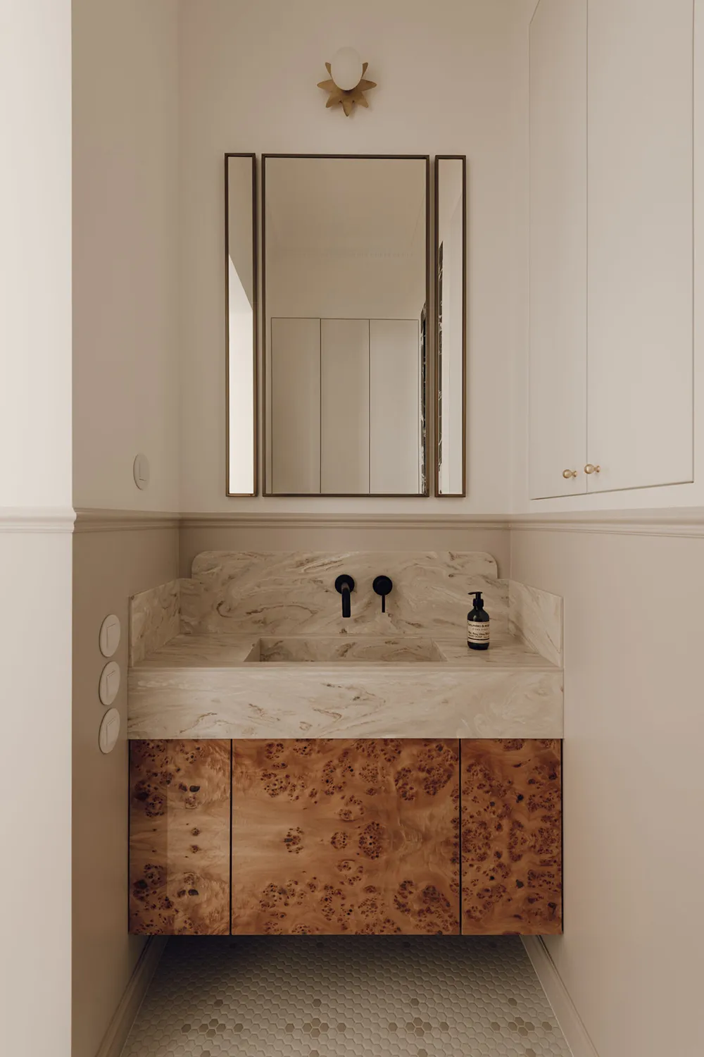 Elegant and Stylish Modern Interior with High Ceilings in Krakow - Gallery image 16