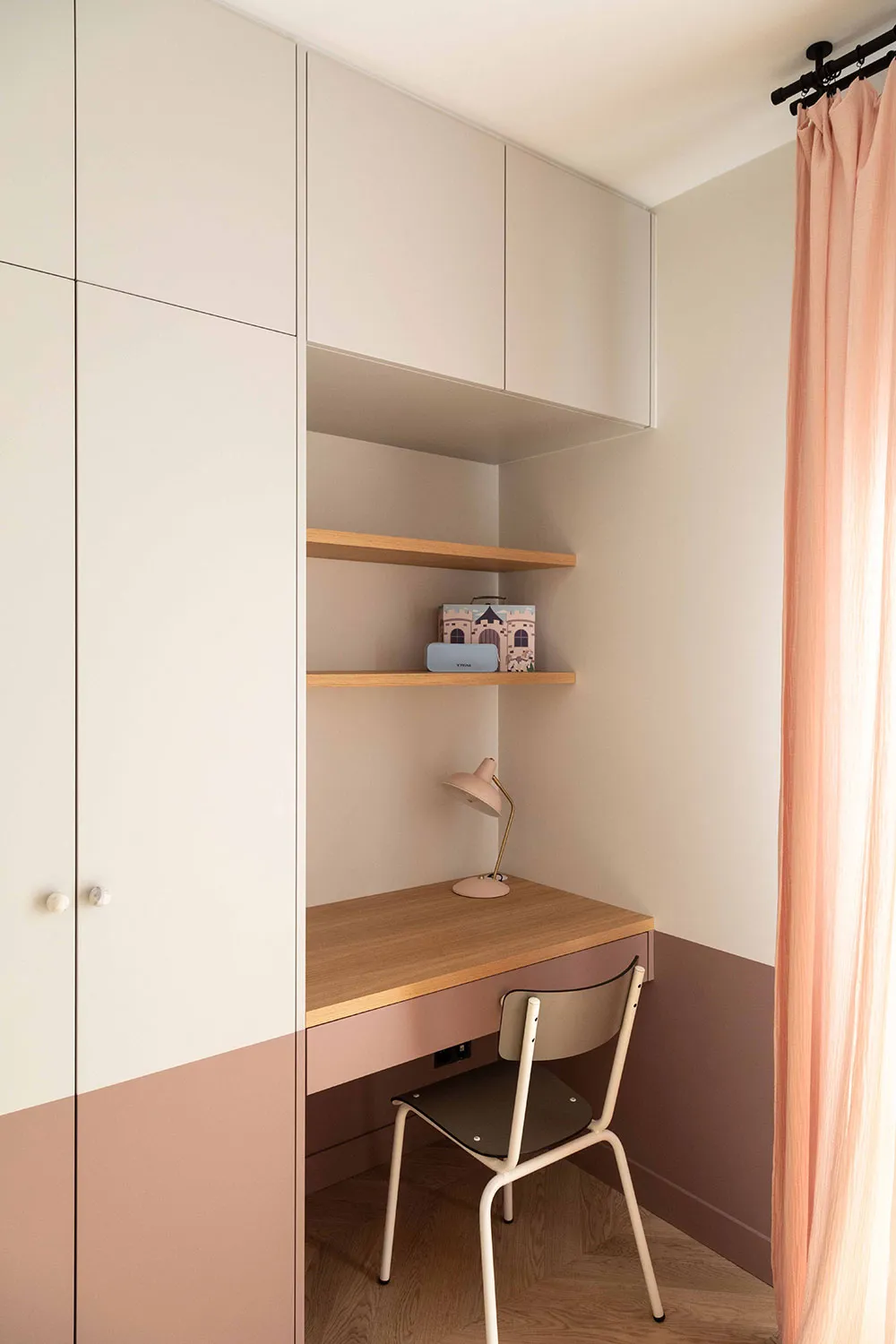 Stylowy nowoczesny design z czarnymi akcentami w Paryżu - 20