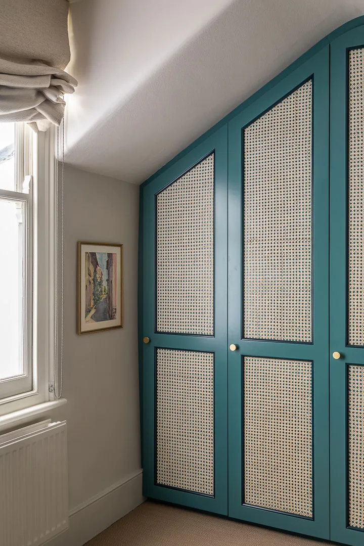 Étagère jaune et autres détails colorés dans le design intérieur à Londres - Gallery image 13