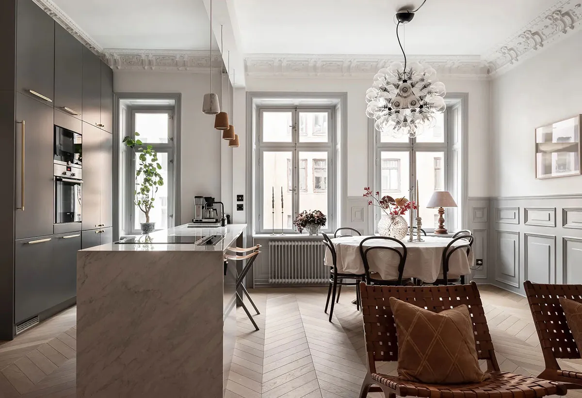 Décor mural classique et meubles modernes : une apartment élégant à Stockholm - Gallery image 3