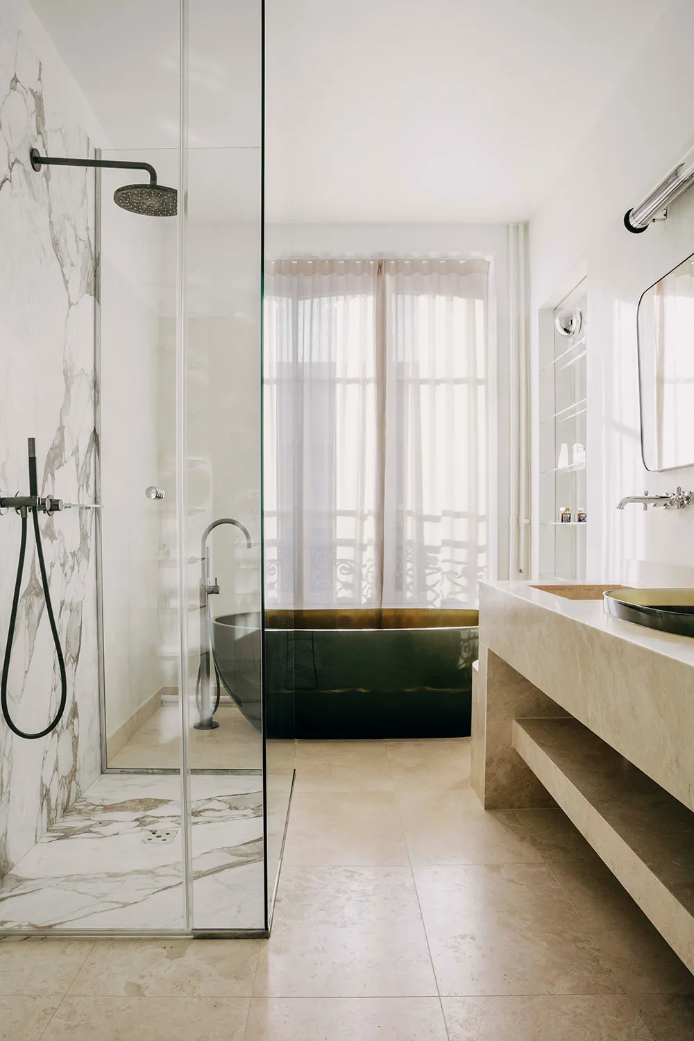 Intérieurs extravagants d'une maison historique à Paris - Gallery image 11