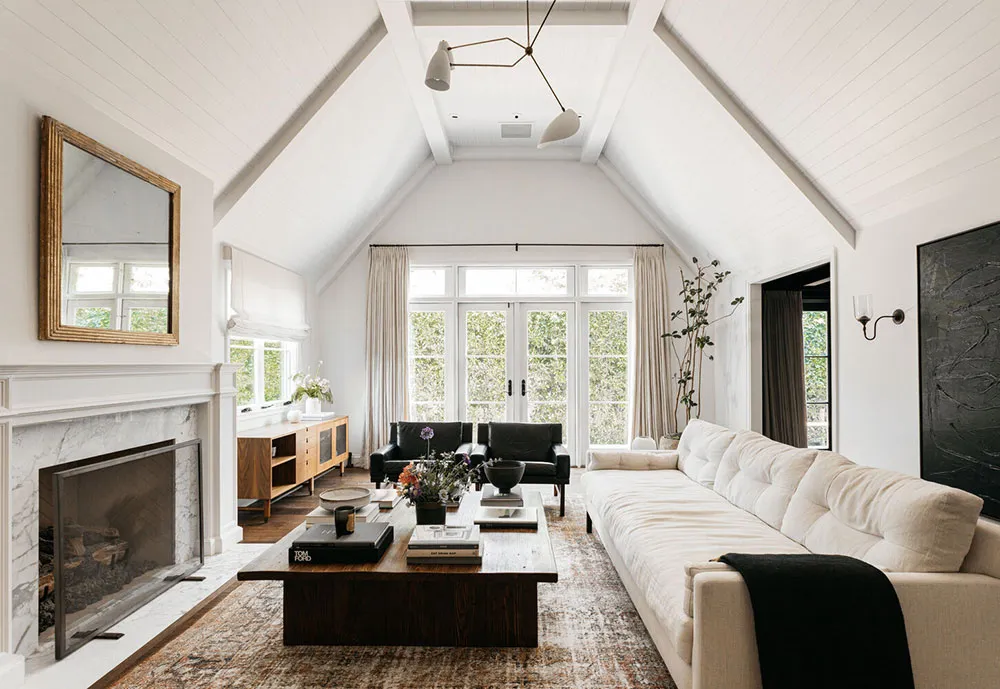 Дом кинорежиссера в Лос-Анджелесе с белыми и черными комнатами - Gallery image 3