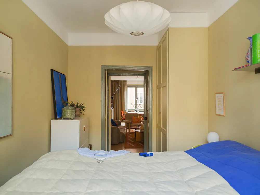 Interiores de arena con acentos llamativos: apartamento en Estocolmo (64 m²) - Gallery image 20