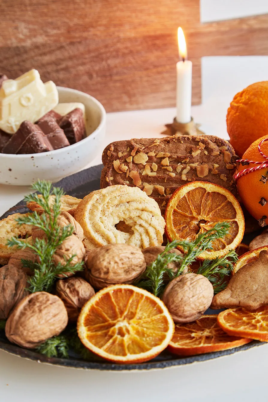 Interior festivo luminoso de un apartamento en Dinamarca - Gallery image 21