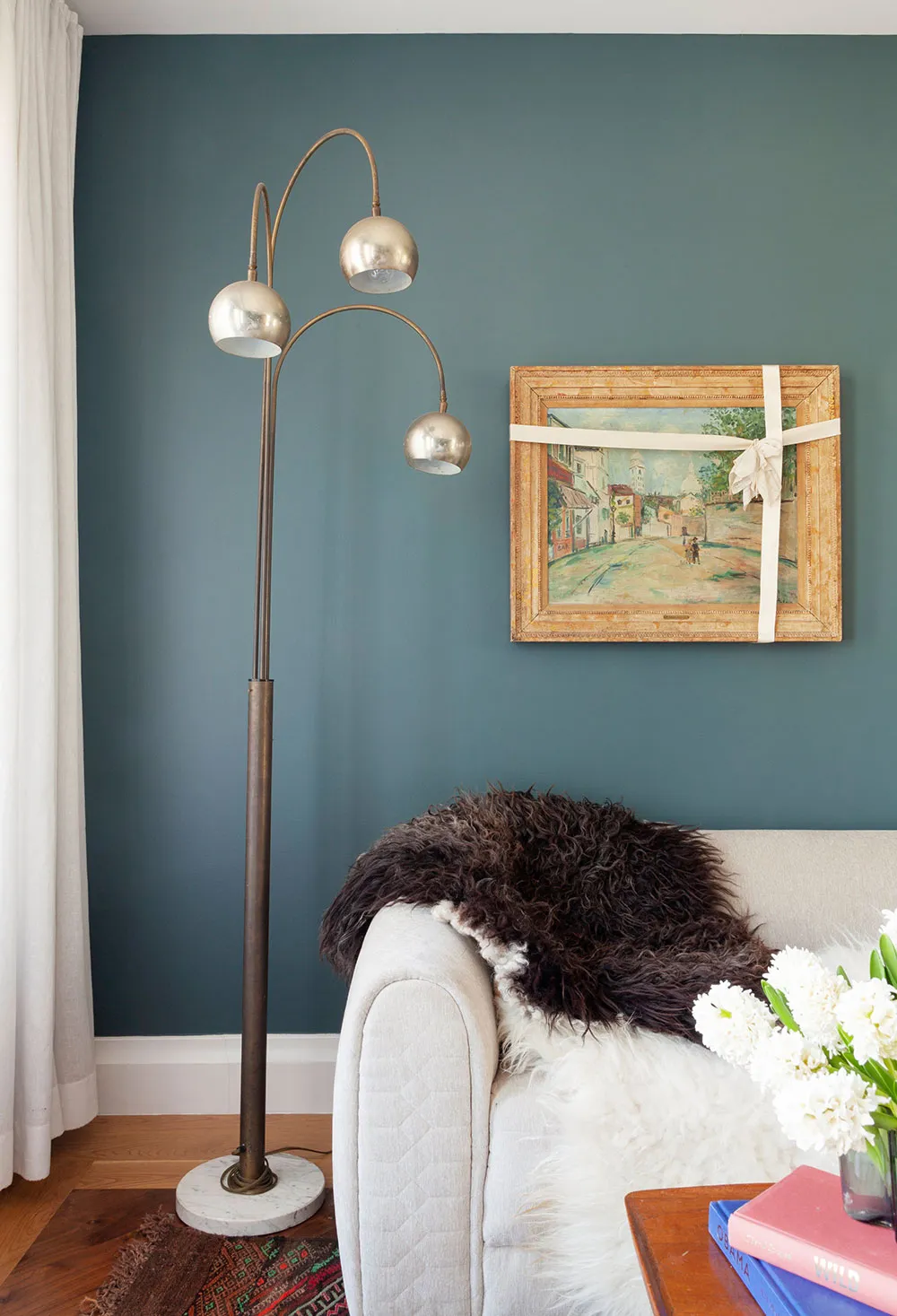 Frais accords de couleurs et grande galerie de tableaux : l'intérieur vivant d'une artiste à New York - Gallery image 12