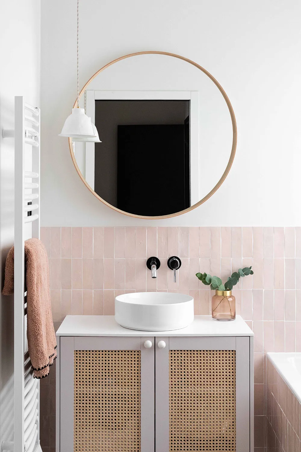 Stylowy nowoczesny design z czarnymi akcentami w Paryżu - 21