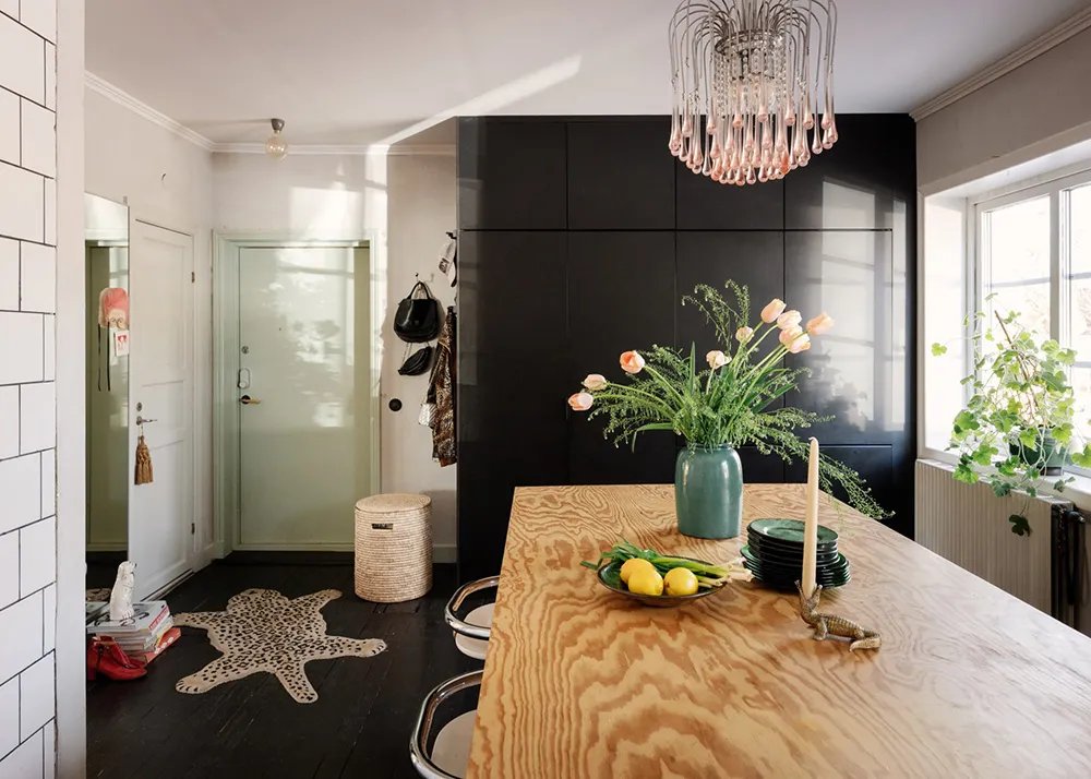 Szwedzka dacha z niespodziewanymi wnętrzami - Gallery image 24