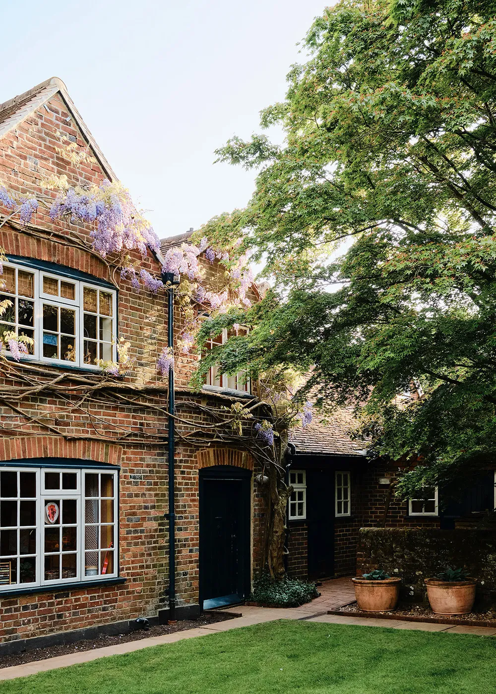 17世紀にルーツを持つ、イングランドにある色彩豊かなアーティストのコテージ - Gallery image 25