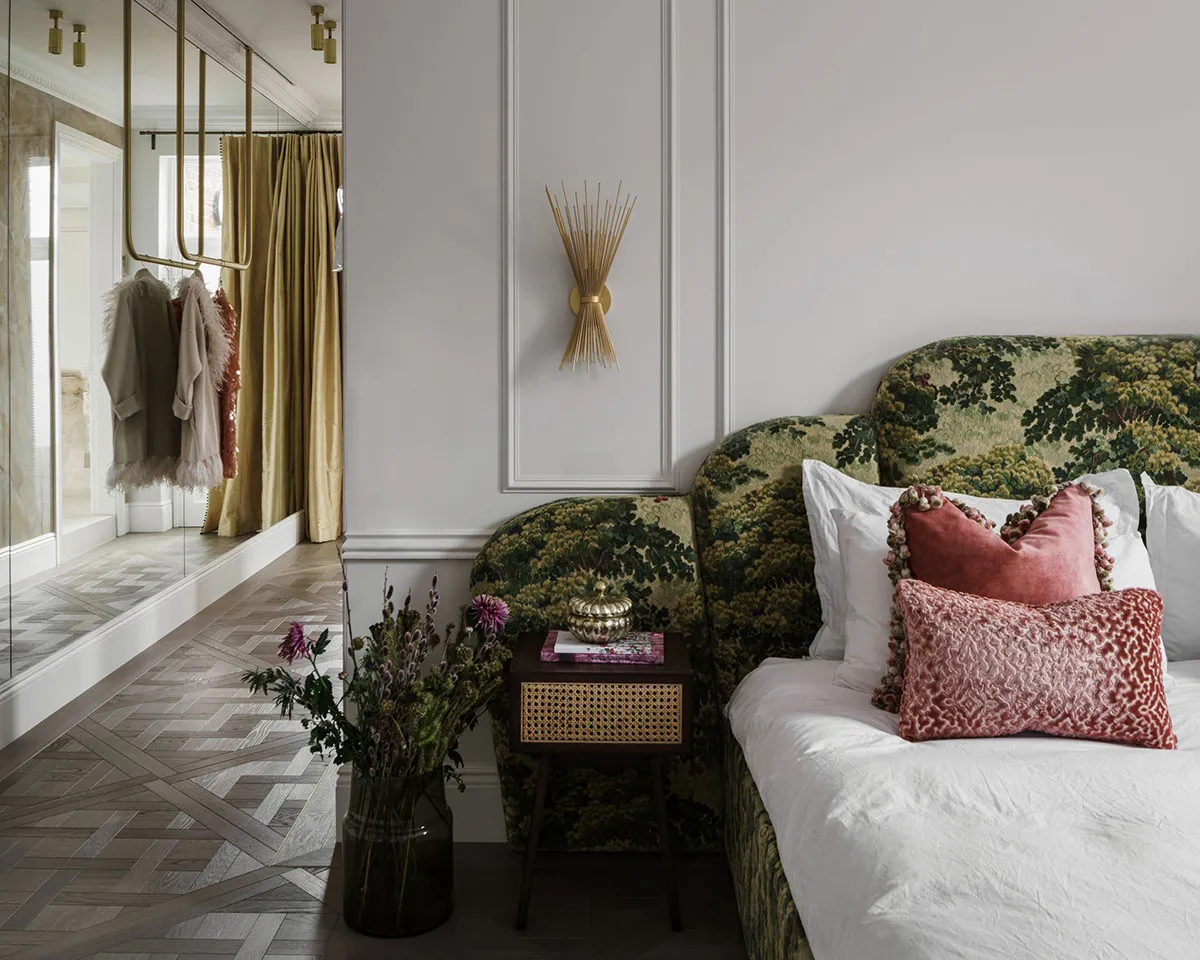 Glamour Notes in the Design of an Elegant Apartment of a Fashion Blogger in London - Gallery image 7