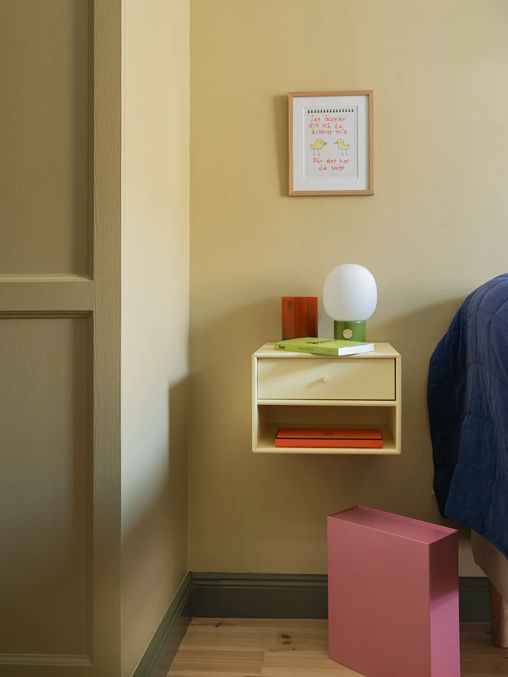 Interiores de arena con acentos llamativos: apartamento en Estocolmo (64 m²) - Gallery image 22