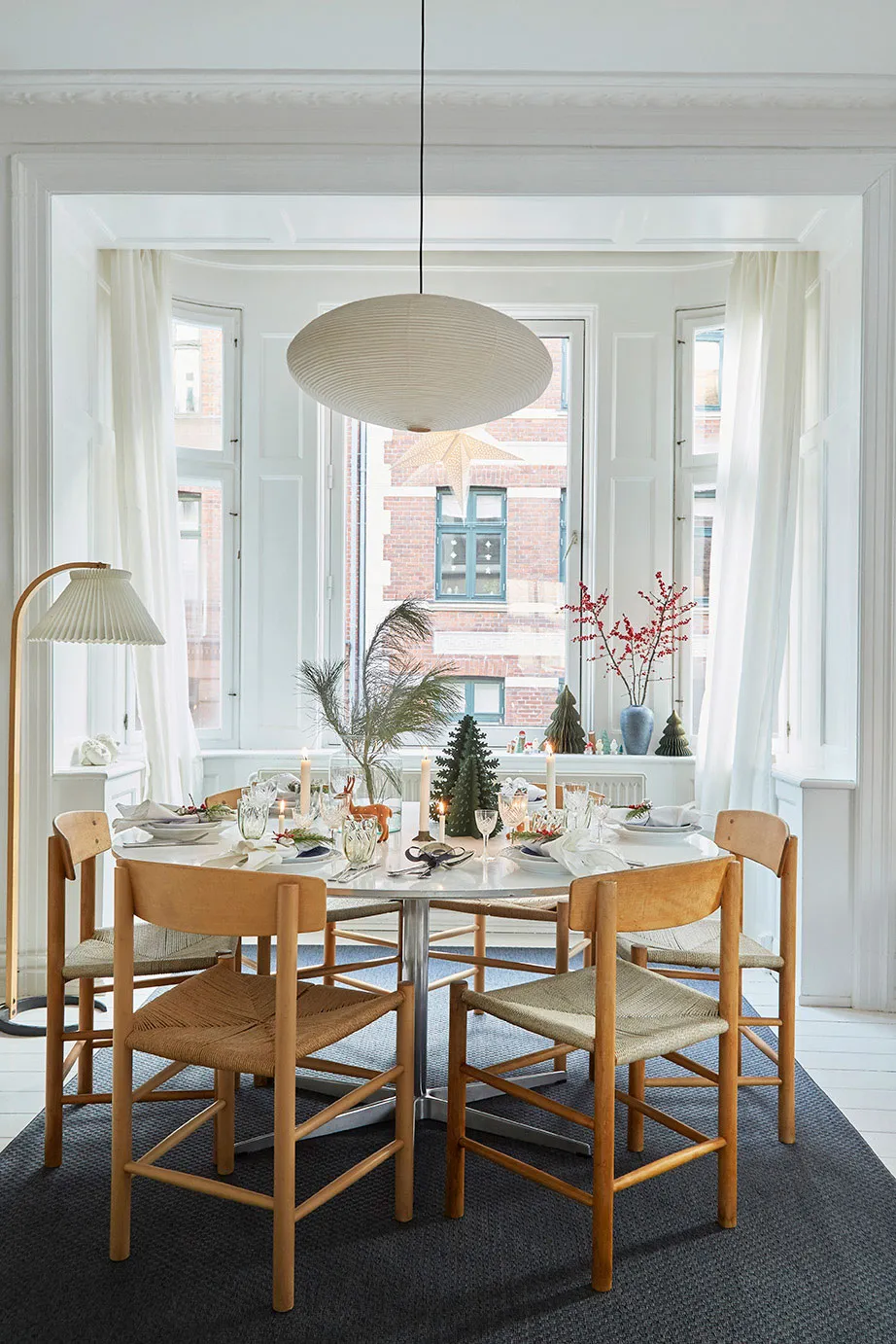 Interior festivo luminoso de un apartamento en Dinamarca - Gallery image 3