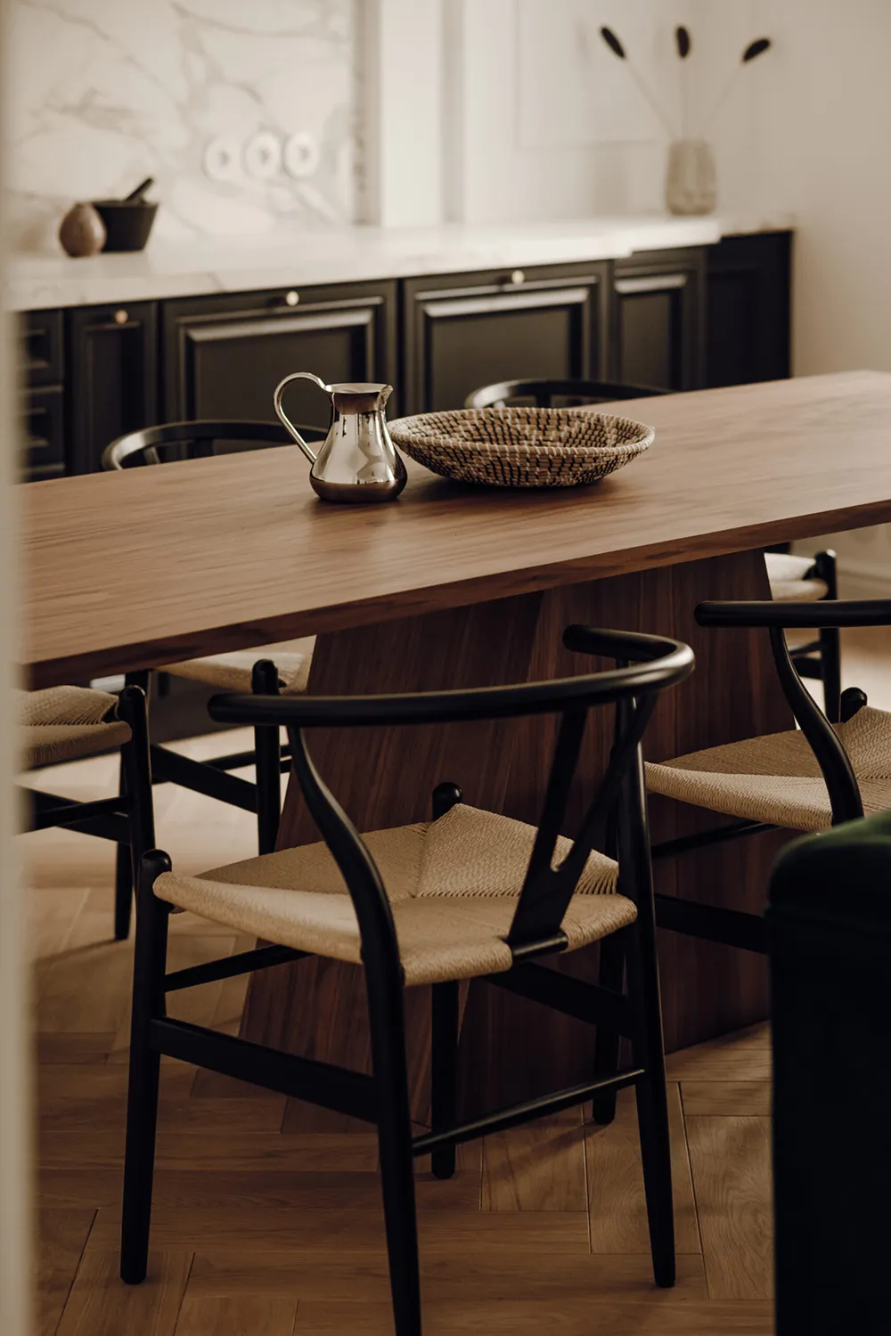 Elegant and Stylish Modern Interior with High Ceilings in Krakow - Gallery image 6