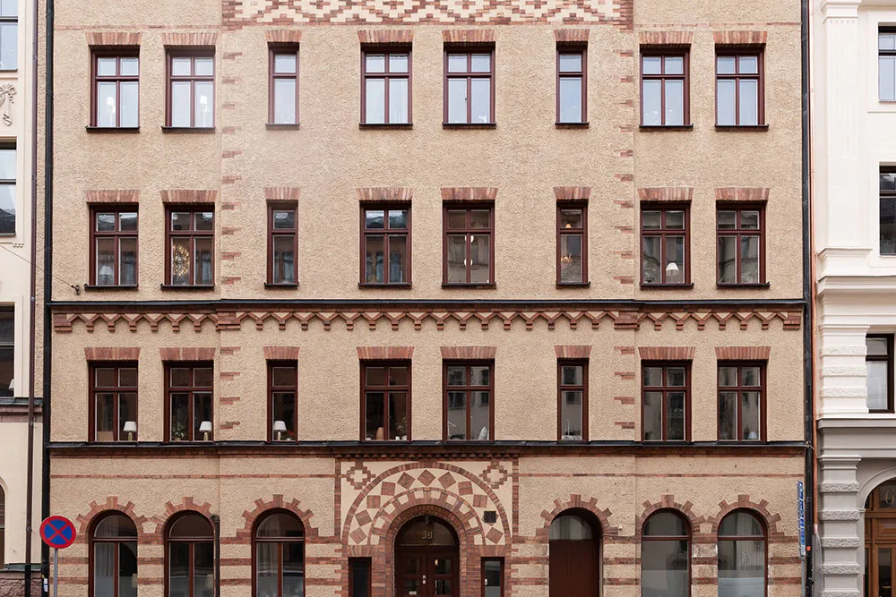 Décor mural classique et meubles modernes : une apartment élégant à Stockholm - Gallery image 22