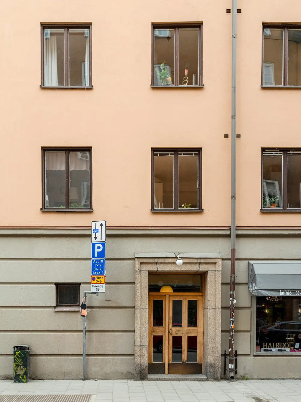 Interiores de arena con acentos llamativos: apartamento en Estocolmo (64 m²) - Gallery image 29