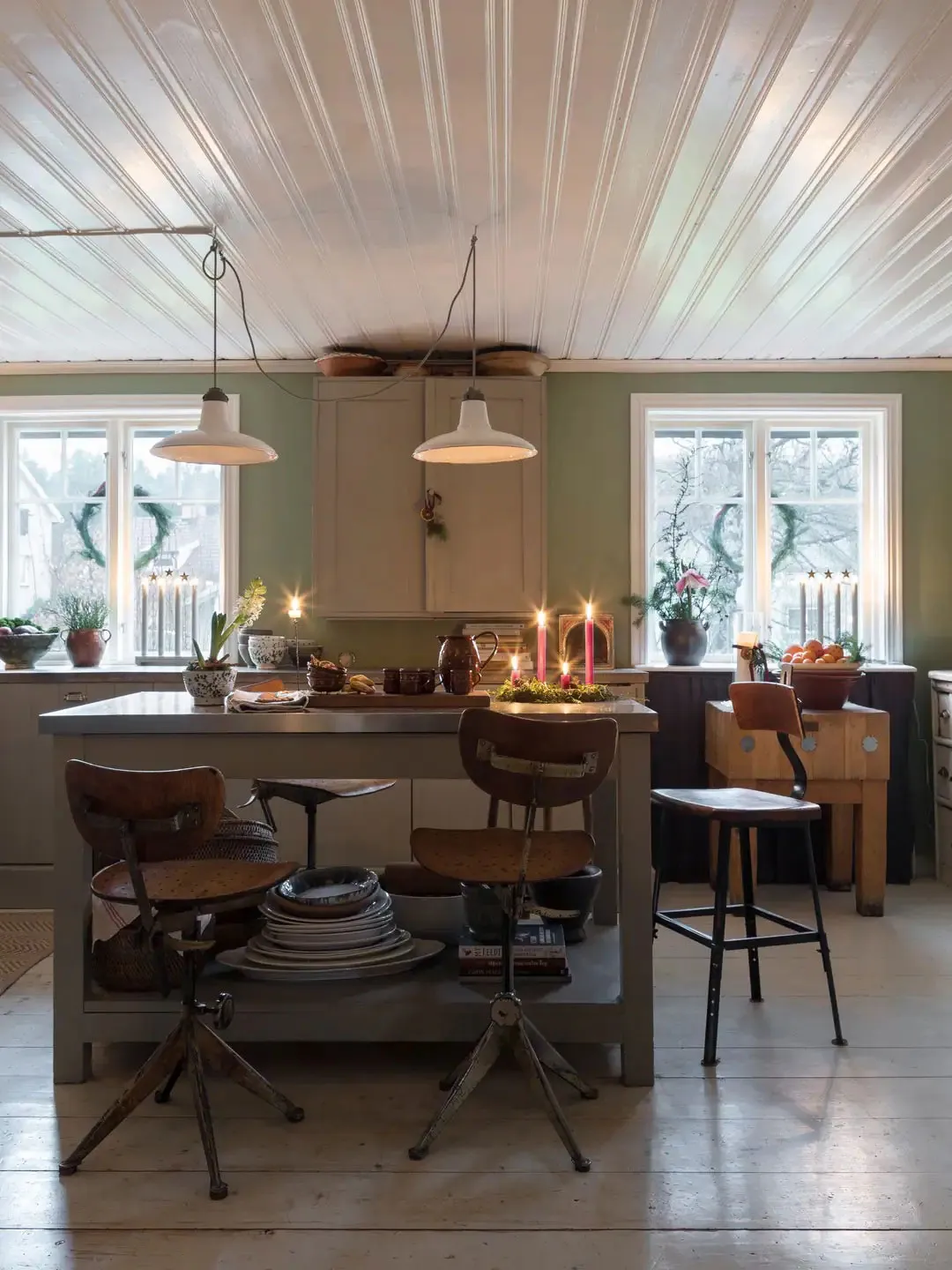 Decoración navideña rústica para casa de los años 40 en Suecia - Gallery image 6