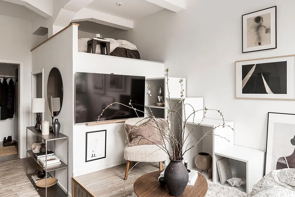 Ungewöhnliche weiße Wohnung mit Balken in der ehemaligen Kartonfabrik in Göteborg (40 qm) - Gallery image 8