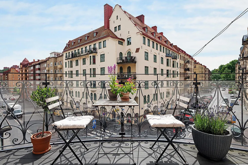 Elegante diseño escandinavo con acentos oscuros en el decorado - Gallery image 4