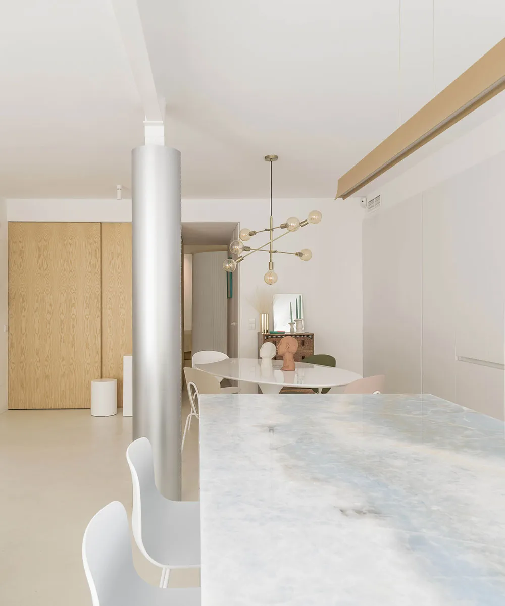 Weißes Apartment in Madrid mit sanften Pastellakzenten - Gallery image 5