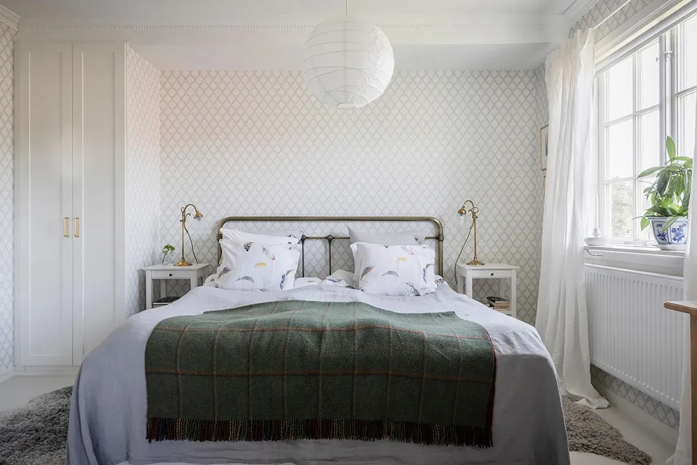 Белые интерьеры и винтажный декор: красивая дача в Швеции - Gallery image 13