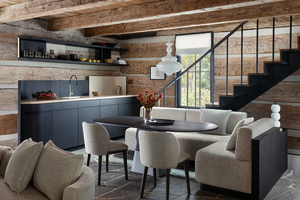 Kleine Holzhütte in Kanada mit stilvollen Akzenten im Design - 4