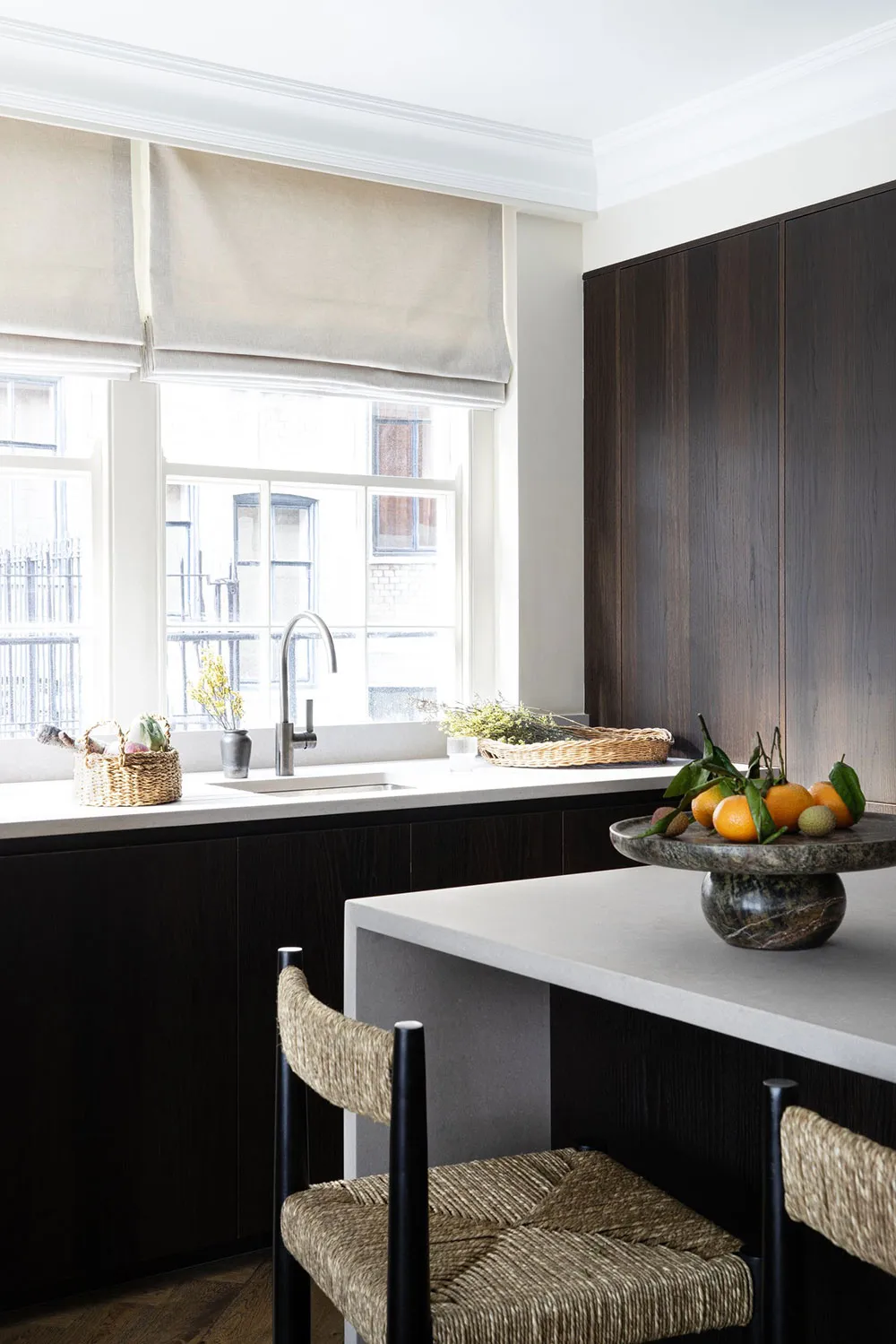 Elegant and Stylish Interior in London - Gallery image 10