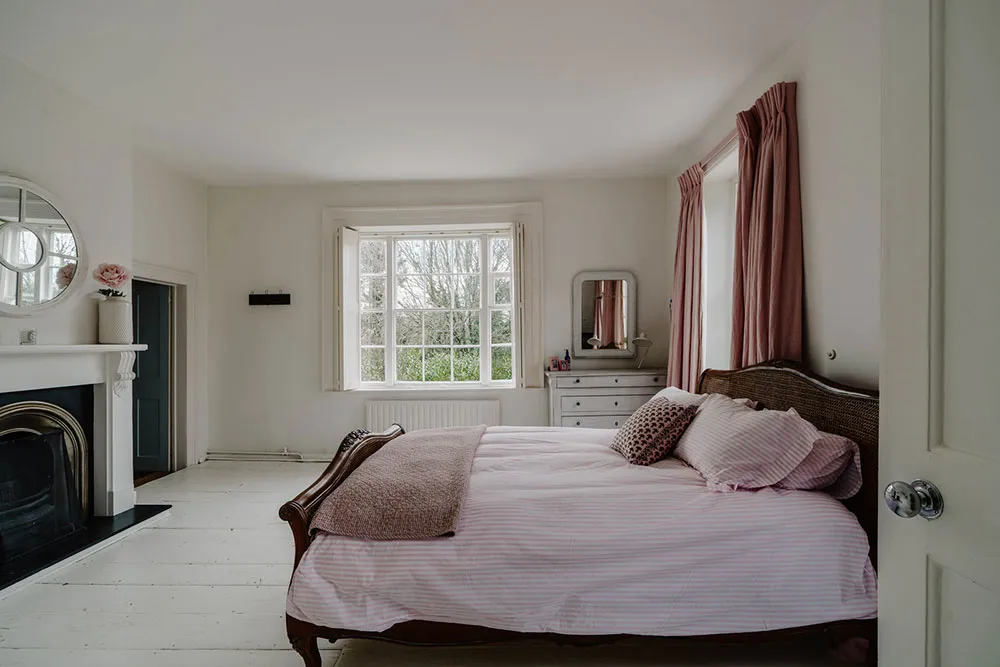 Charm of a Historic Georgian Mansion in Hampshire - Gallery image 20