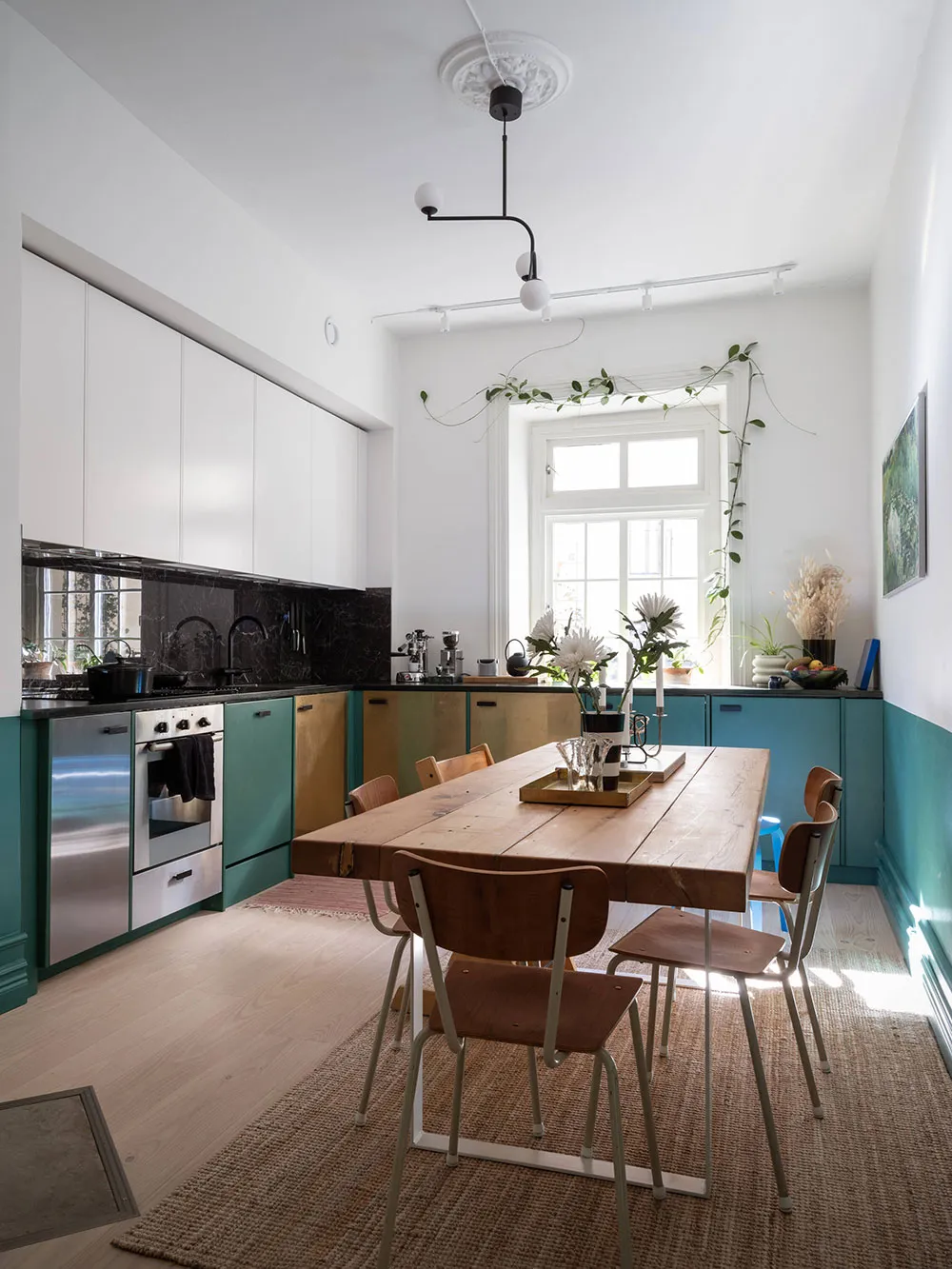 Murs peints à la main et cuisine blanche-verte inhabituelle : appartement à Göteborg (75 m²) - Gallery image 20