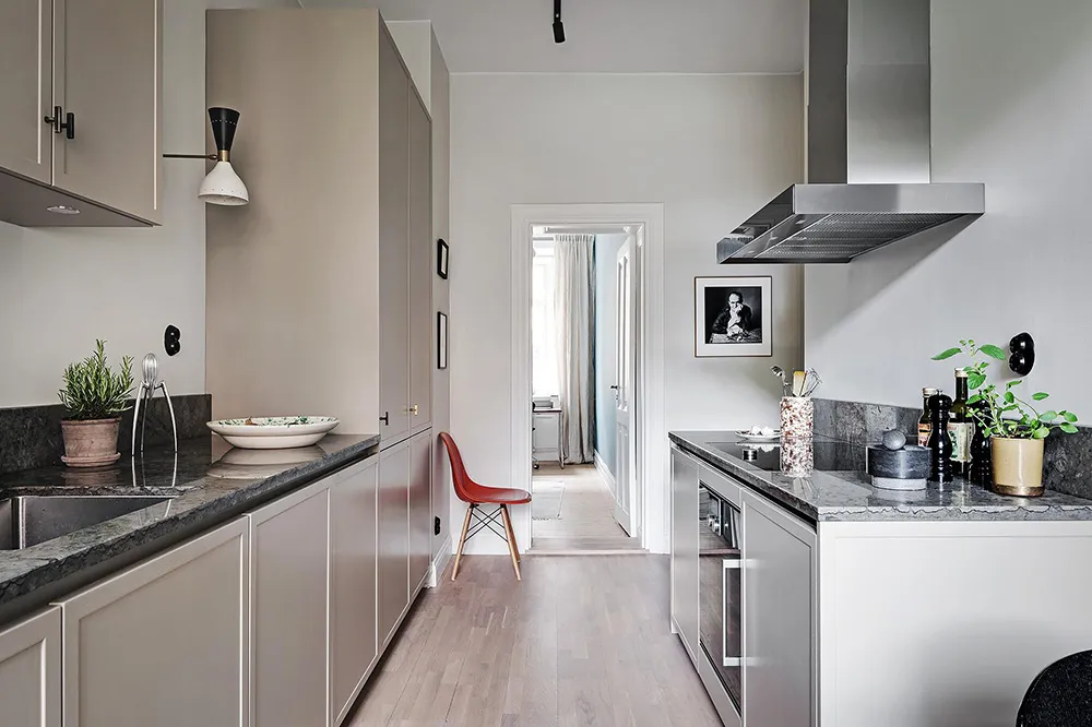 Elegante diseño escandinavo con acentos oscuros en el decorado - Gallery image 20