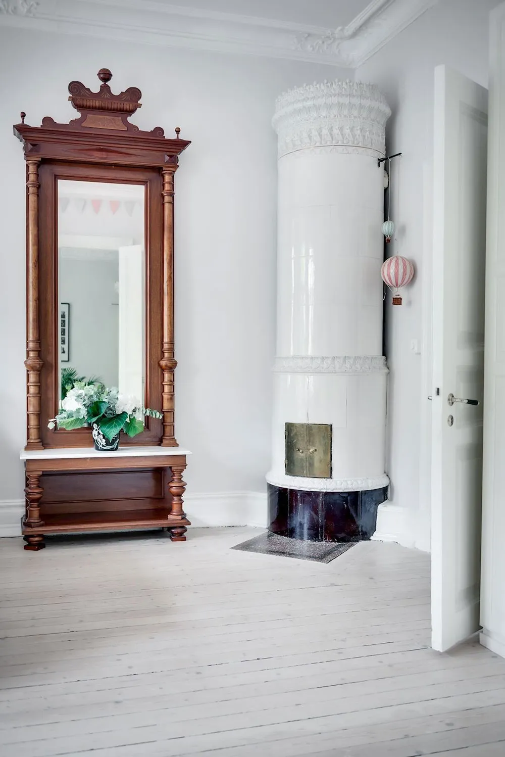 Библиотека, постеры и растения: живой интерьер в Швеции (100 кв. м) - Gallery image 10