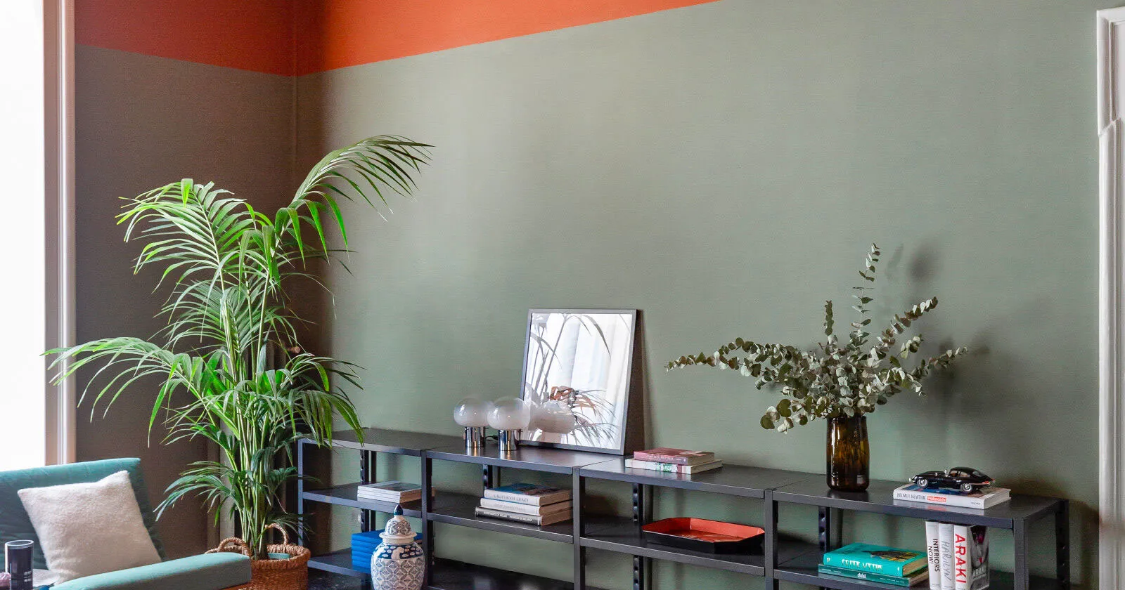 Смелая игра красок в модной миланской квартире - Gallery image 17