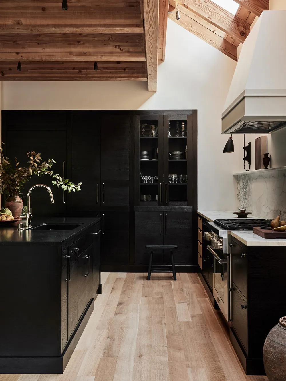 Стильные акценты и натуральные материалы: дом дизайнера в Калифорнии - Gallery image 3