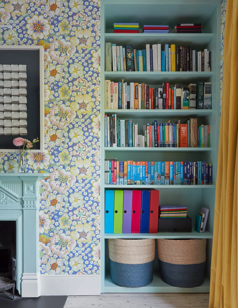 Diseñadora Katie Guinness aportó color y vida a una casa townhouse edwardiana en Londres - Gallery image 20