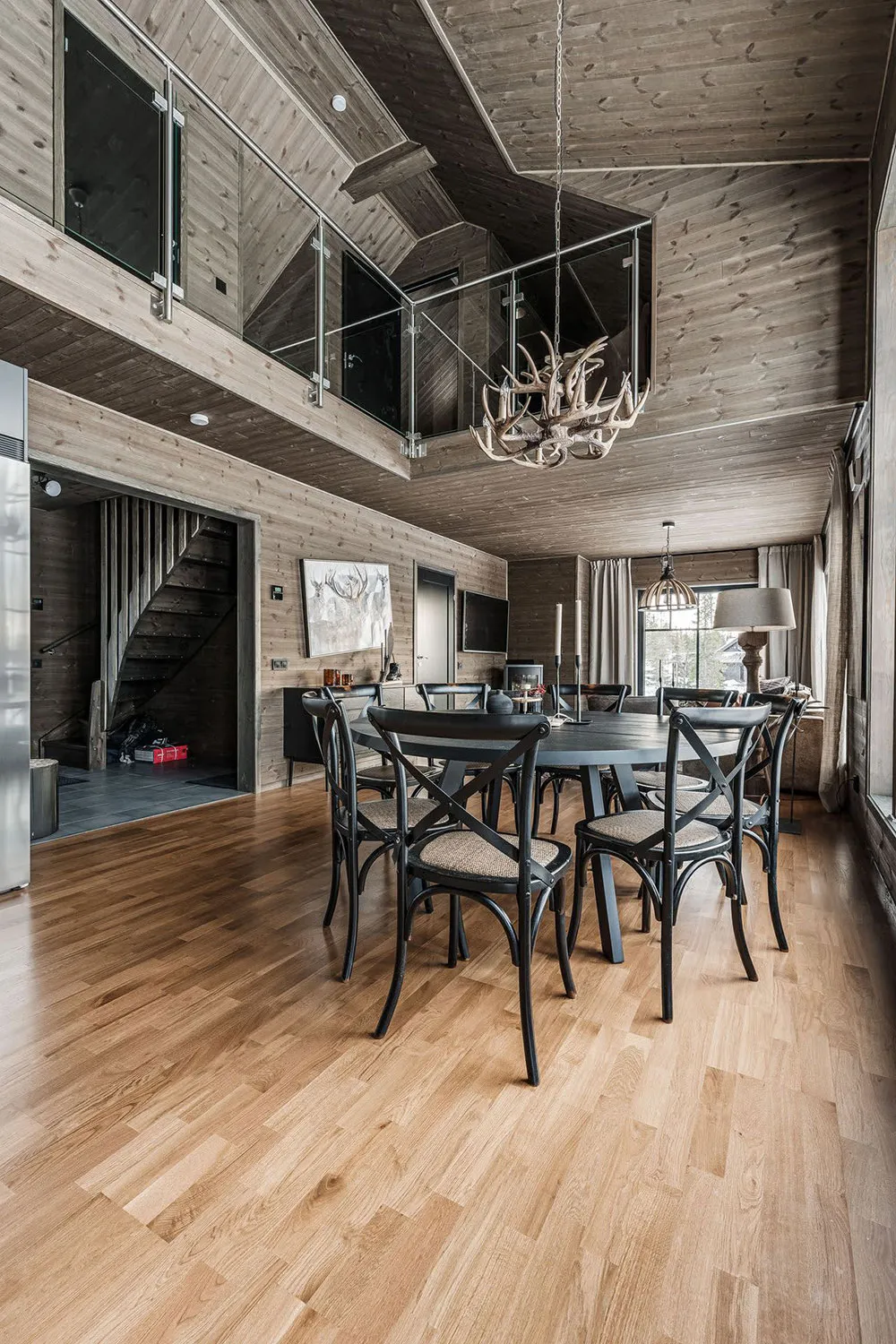 Bois, cuir, fourrure : un chalet alpin confortable dans les montagnes - Gallery image 17