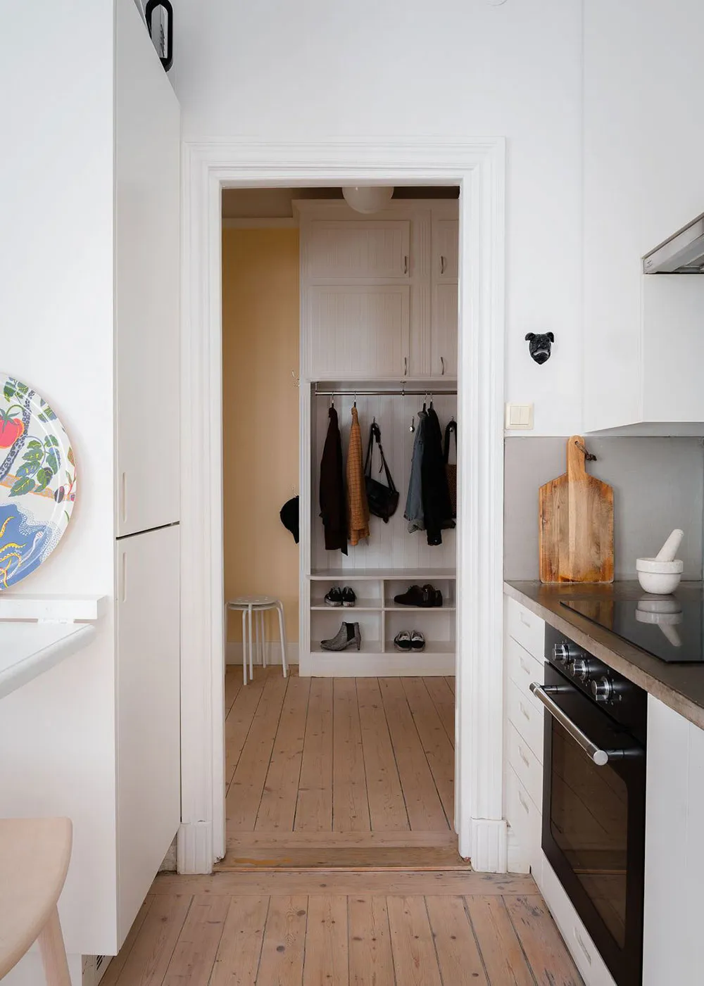 Jolie appartement scandinave avec canapé rose et cuisine blanche (49 m²) - Gallery image 7