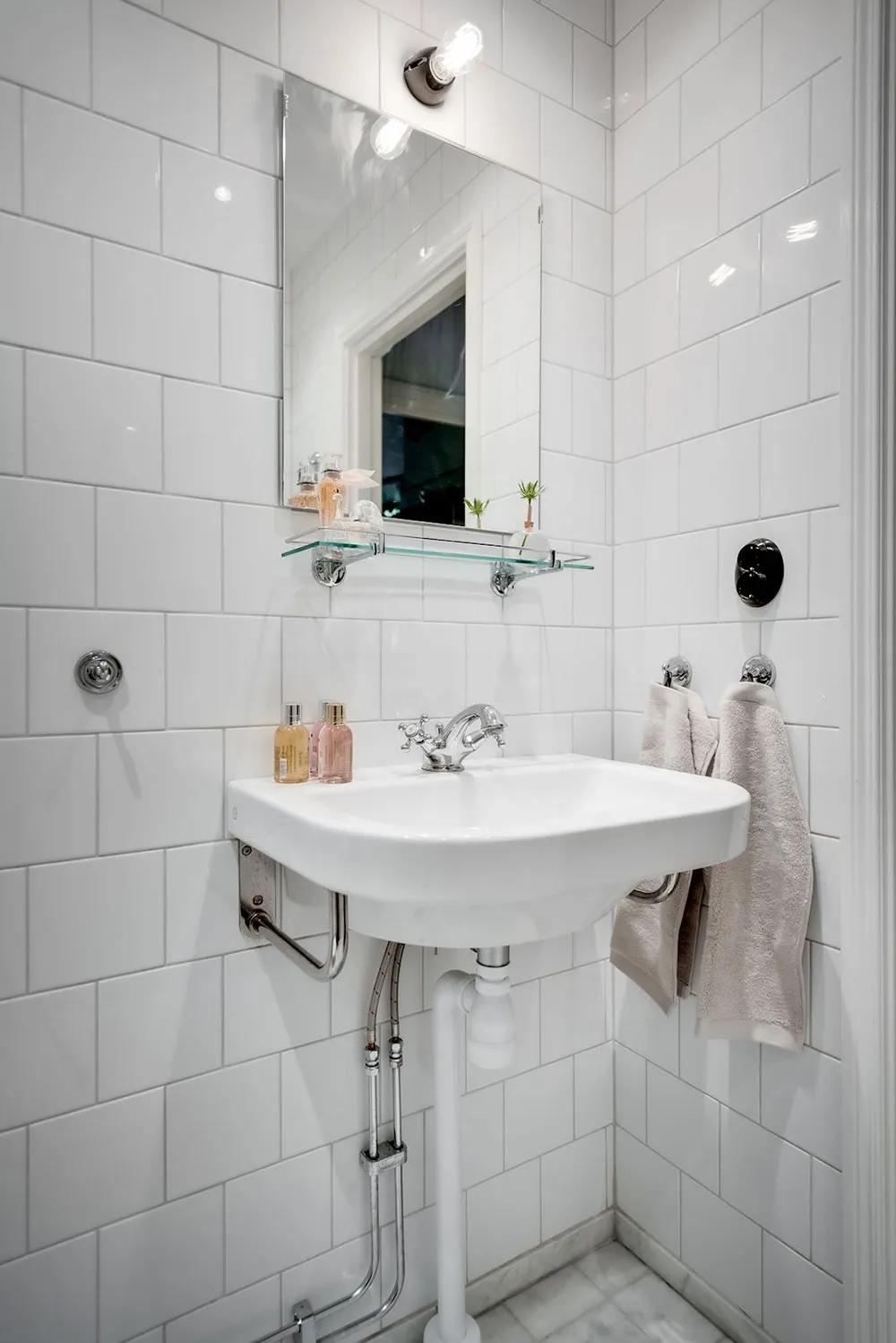 Библиотека, постеры и растения: живой интерьер в Швеции (100 кв. м) - Gallery image 23