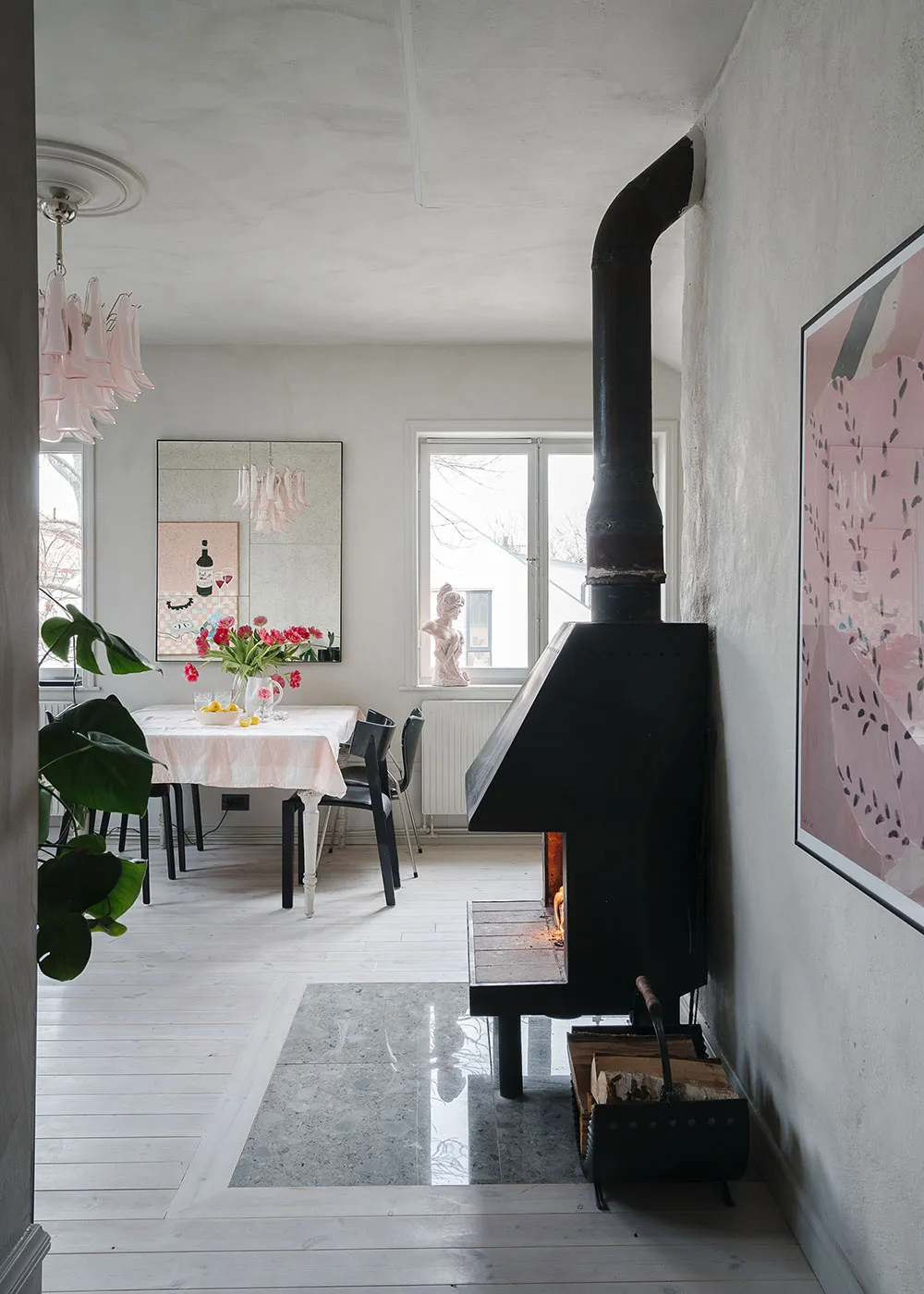 Бюджетний інтер'єр мансардної квартири на околиці Стокгольма - Gallery image 10