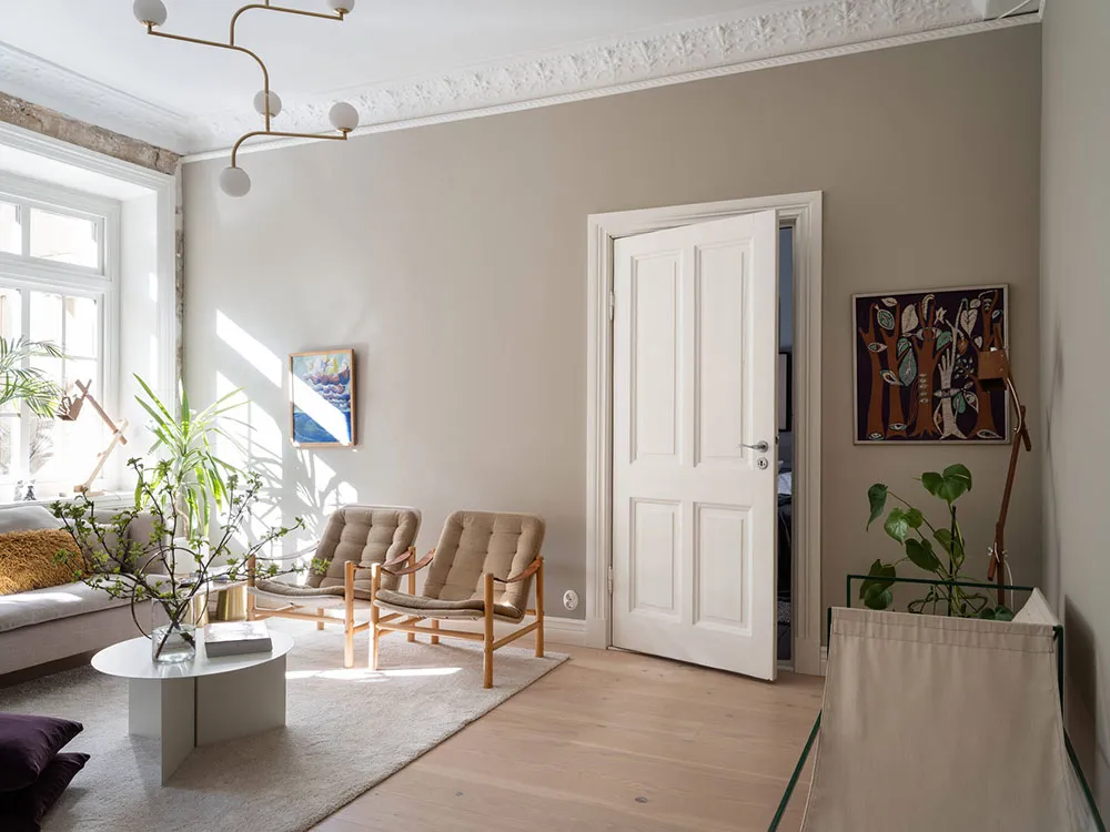 Murs peints à la main et cuisine blanche-verte inhabituelle : appartement à Göteborg (75 m²) - Gallery image 4