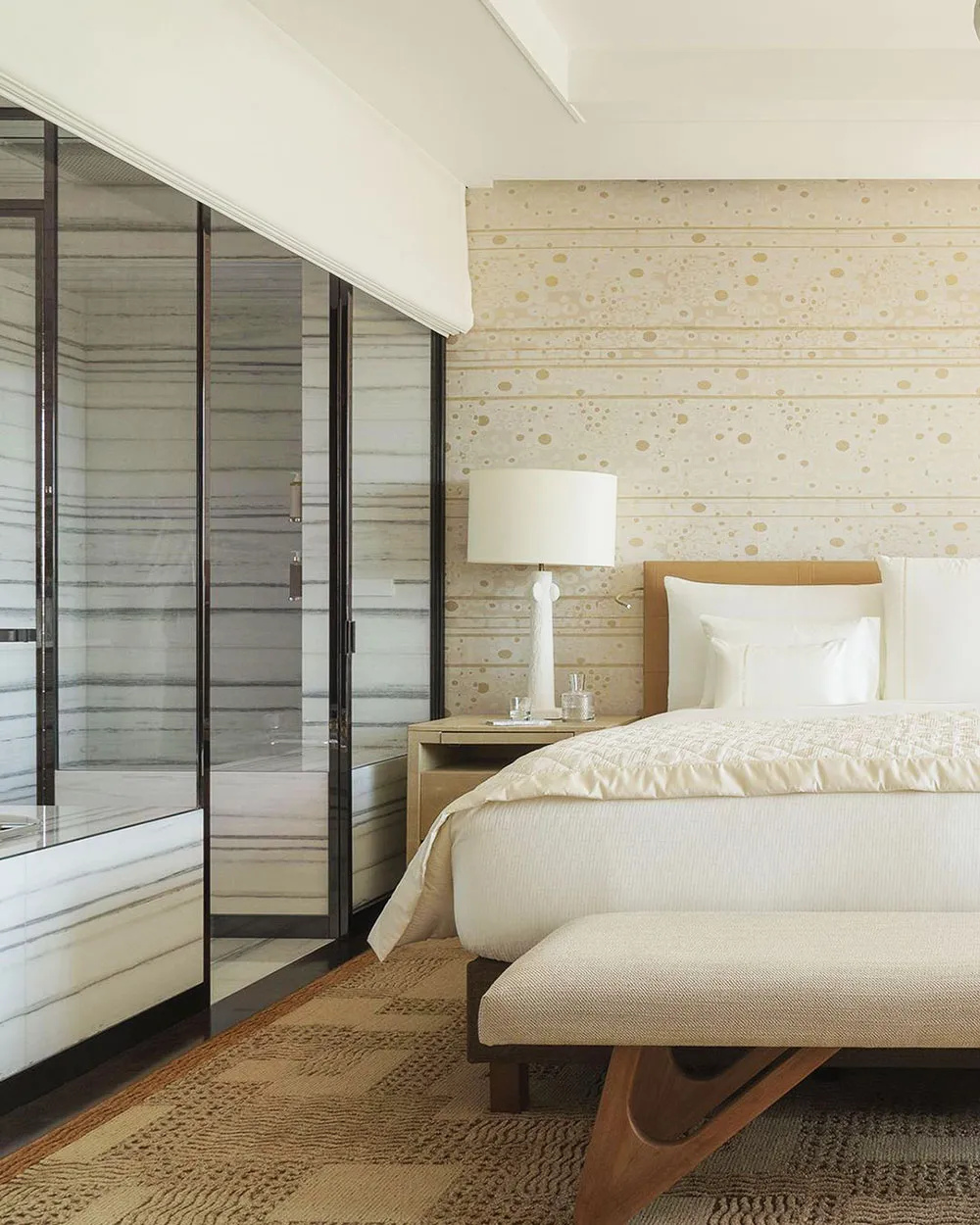 Кремовые тона в интерьере и прекрасный вид на Сену: отель Cheval Blanc в Париже - Gallery image 9