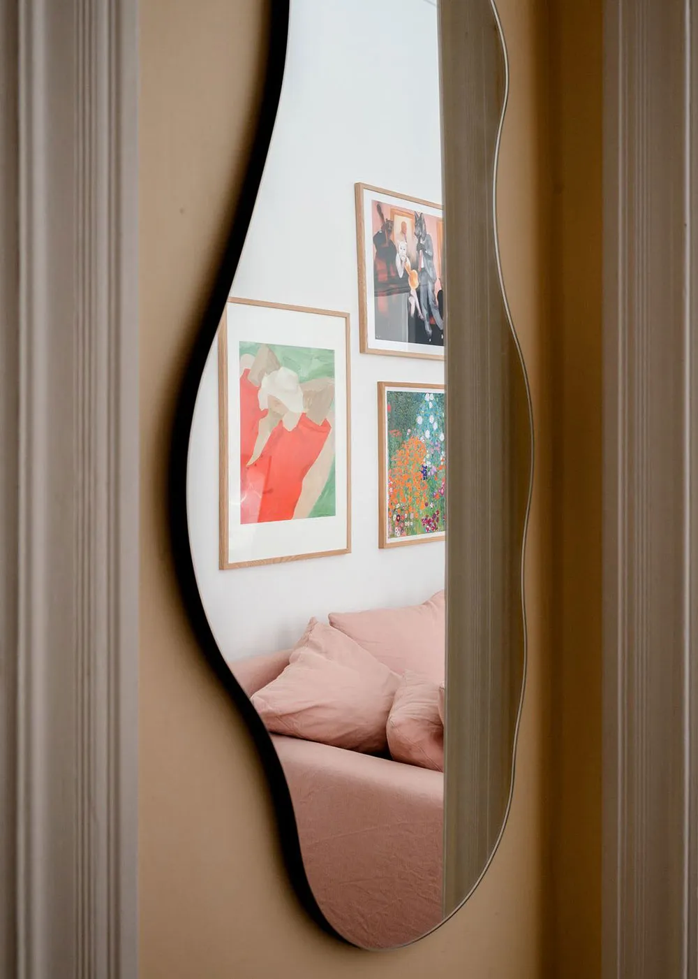 Jolie appartement scandinave avec canapé rose et cuisine blanche (49 m²) - Gallery image 19