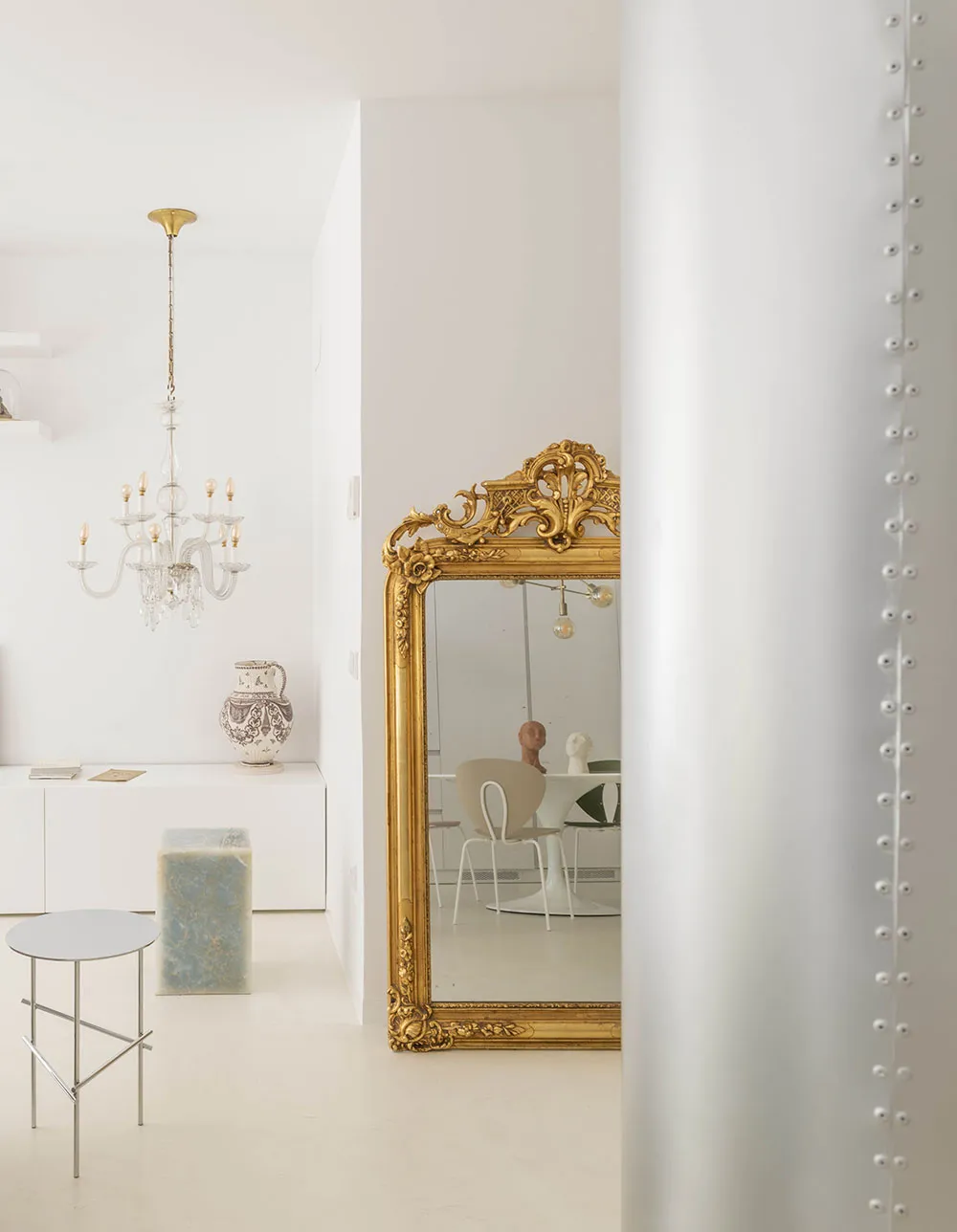 Weißes Apartment in Madrid mit sanften Pastellakzenten - Gallery image 3