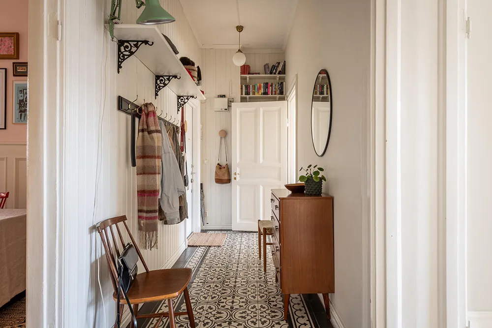 Colorful Accents and Gentle Notes: Pleasant Apartment in Goteborg (87 sqm) - Gallery image 14