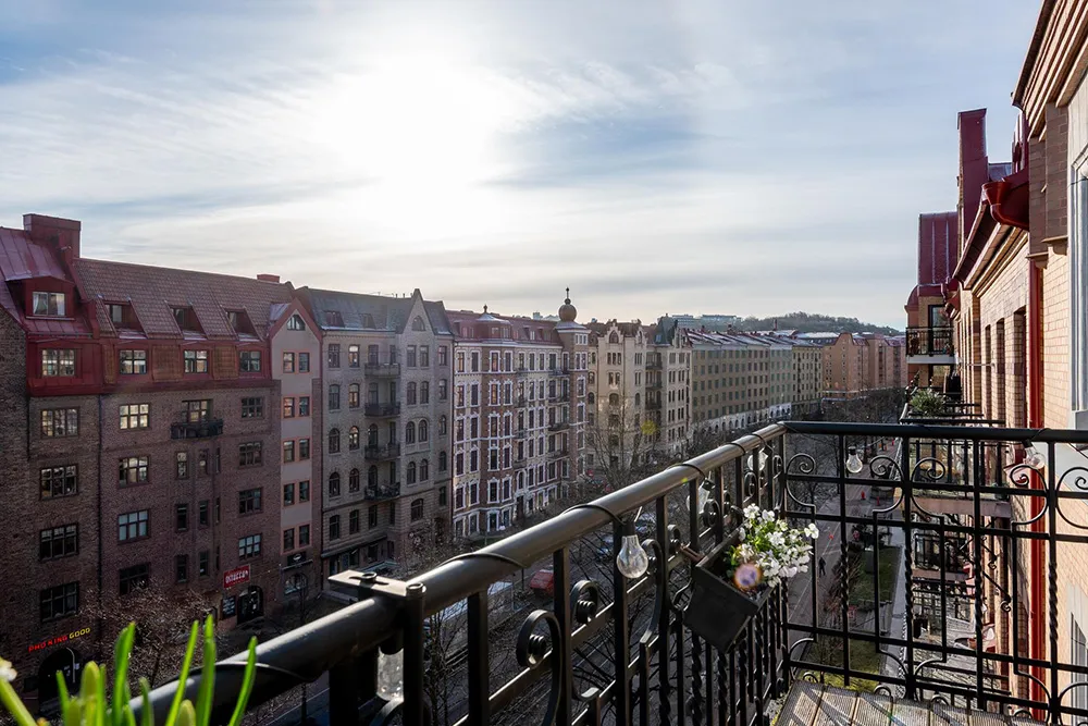 Colorful Accents and Gentle Notes: Pleasant Apartment in Goteborg (87 sqm) - Gallery image 8